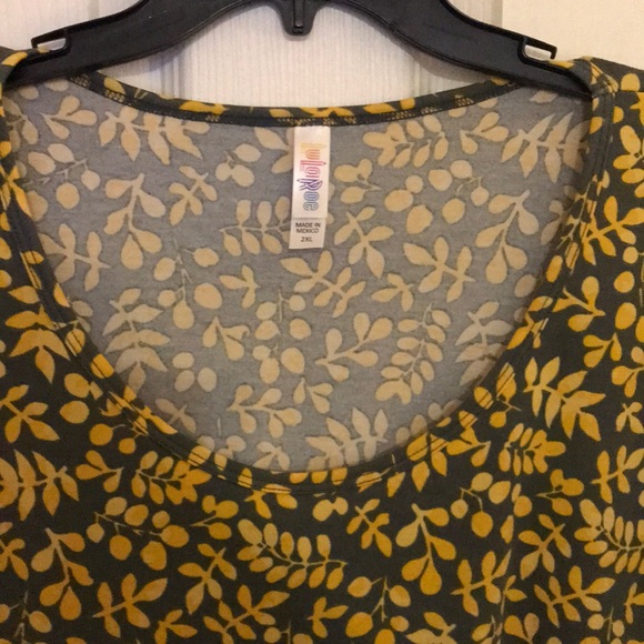Lularoe T - Picture 2 of 4